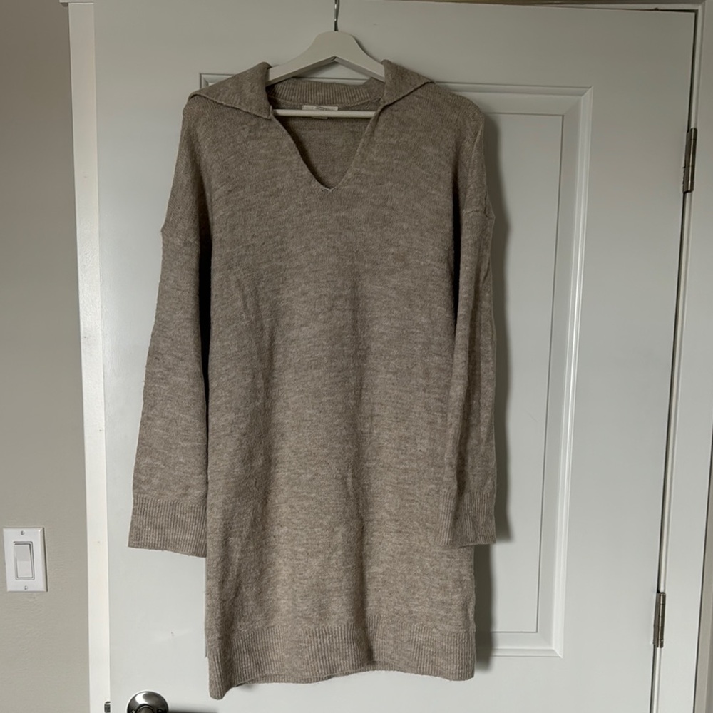 H&M Long Sleeve V-Neck Sweater Dress
